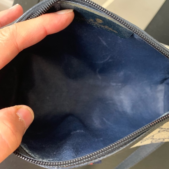 (55) GUCCI 80s Navy Crossbody - Picture 7 of 10